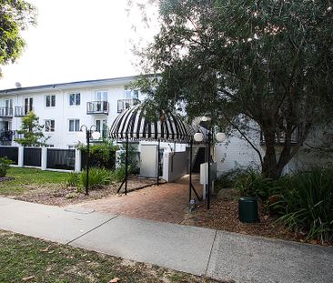 28/17 The Avenue, Crawley WA 6009 - Photo 4