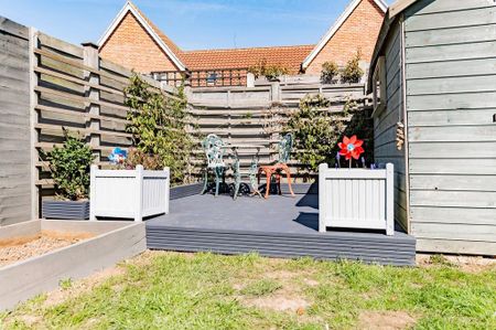 3 bedroom end of terrace house to rent - Photo 4