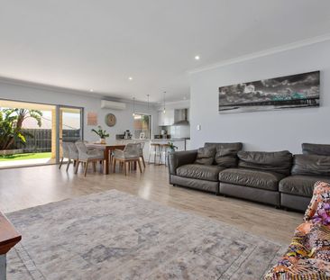 Large family home in the sought-after Halls Head area of Seascapes - Photo 4