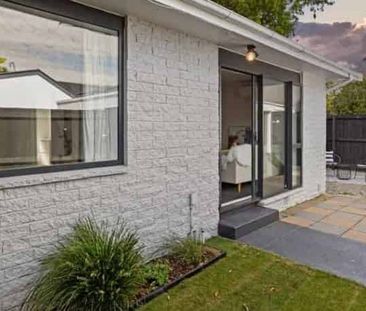 Central 2BR Townhouse with Garden and sleepout - Photo 5