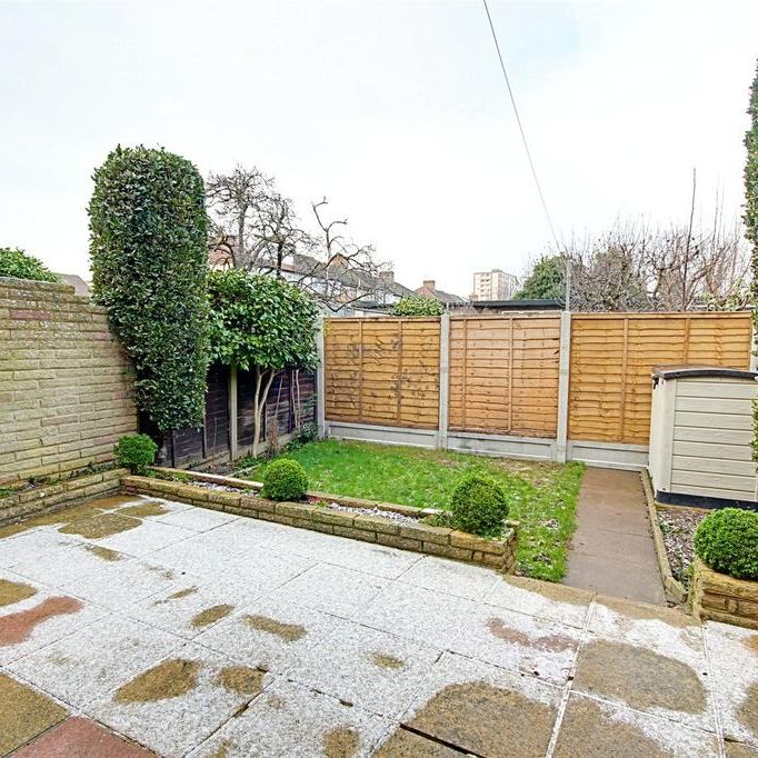 3 bedroom terraced house to rent - Photo 1