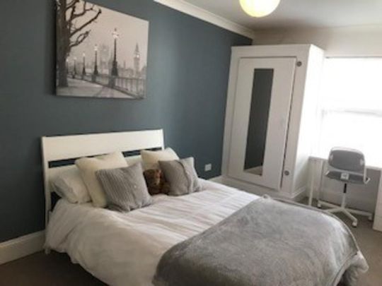 4 bedroom flat to rent - Photo 1