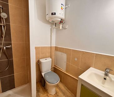 NIMES- MAGNIFIQUE MAISON DE VILLE T3 DE 60 M2 AVEC COUR , - Photo 1
