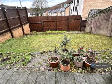 3 bedroom detached house to rent - Photo 4