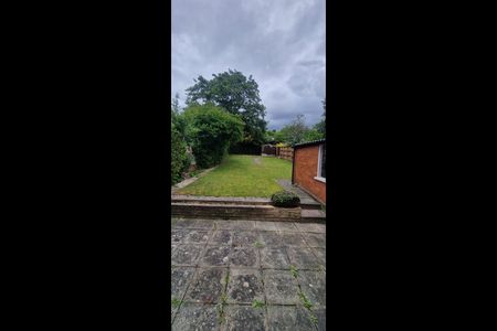 Room in a Shared House, Wychwood Ave, LU2 - Photo 4