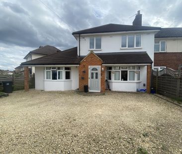 4 bedroom end of terrace house to rent - Photo 2