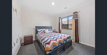 Large Executive Home In Established Estate! - Photo 4