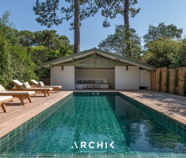 Architecture balnéaire inspirée du style néo-colonial, cette maison... - Photo 5