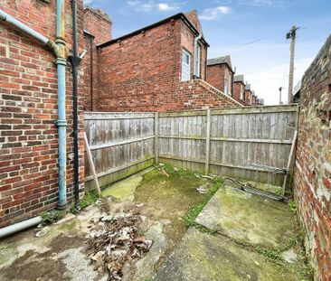 3 bedroom flat to rent - Photo 1