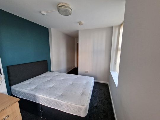 1 bedroom in a flat share to rent - Photo 1