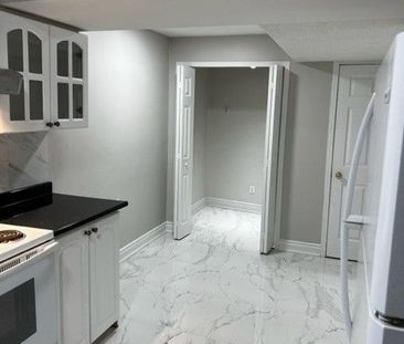 For Lease - 411 Bristol Road, Mississauga, Ontario - Photo 4