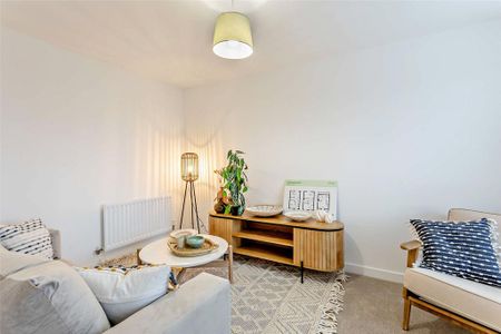 3 bedroom semi-detached house to rent - Photo 2