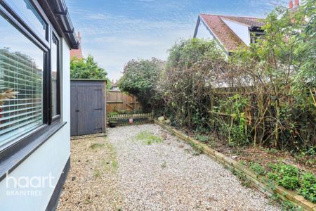 3 bedroom detached house to rent - Photo 2
