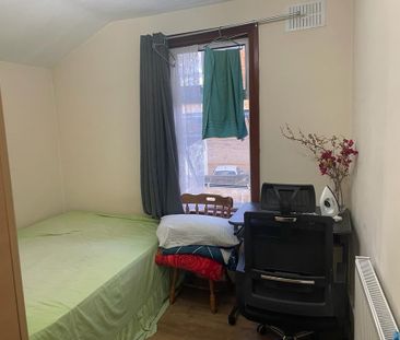 Room in a Shared House, Plashet Road, E13 - Photo 1
