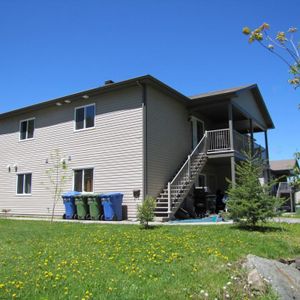 5 1/2 à louer près parc, école, rez-de-jardin - Photo 2