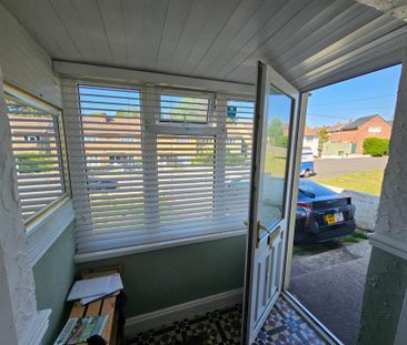 Price £1,200 pcm - Available Now - Part Furnished - Photo 4