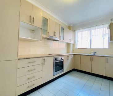 Spacious Two-Bedroom Apartment in a Prime Kogarah Location - Photo 4