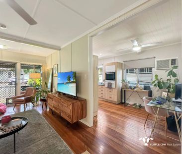 “2 Living areas, Huge yard, Great location.” - Photo 1