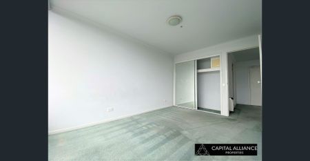 On 20th High Floor- Sensational One Bedroom Apartment with carpark - Photo 4