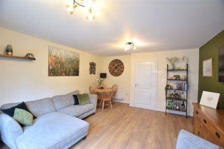 2 bedroom semi-detached house to rent - Photo 2