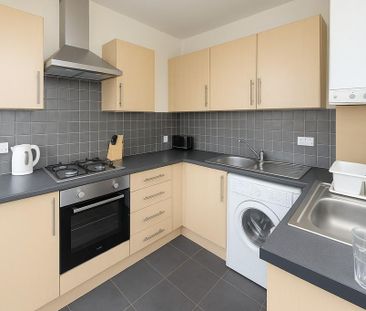 4 bedroom terraced house to rent - Photo 4