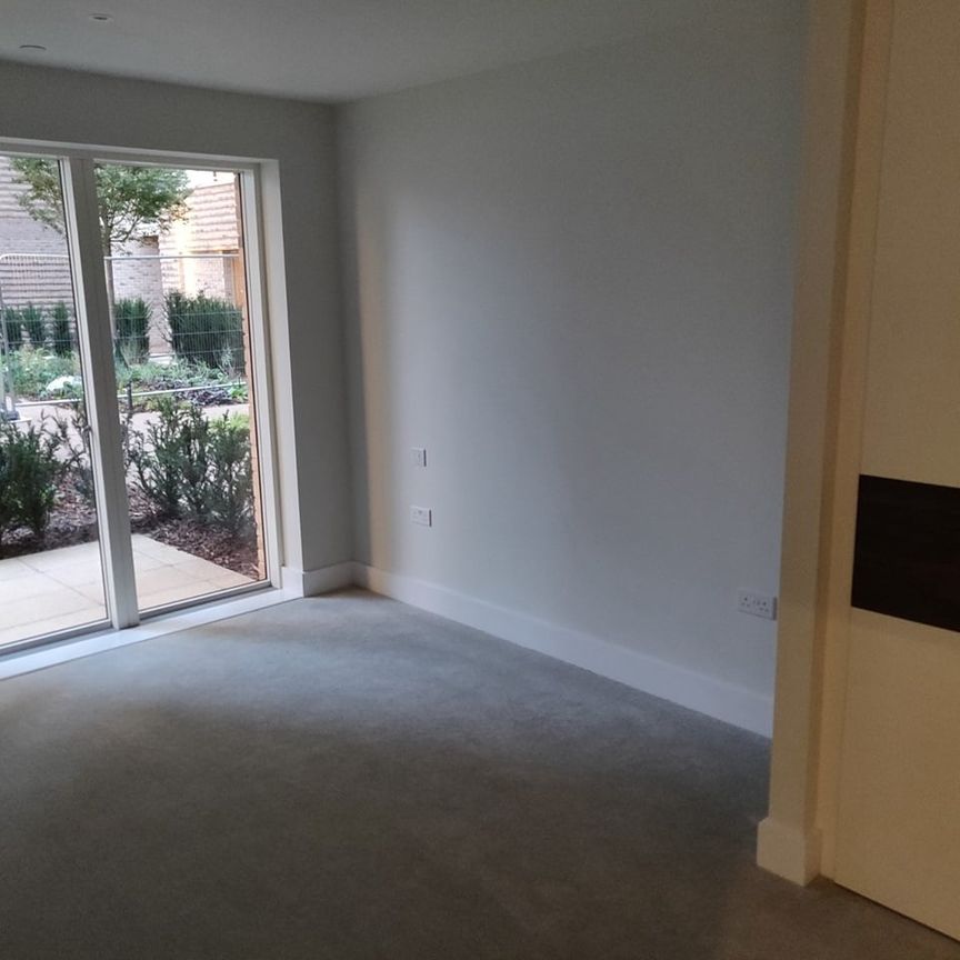 2 Bed Flat, Cottam House, SE3 - Photo 1