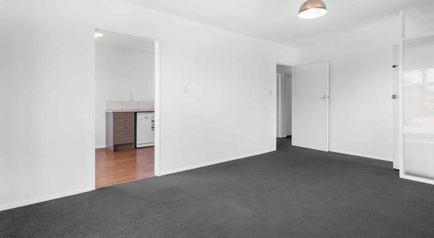 Comfortable 3-Bedroom Home – Lawns Included! Halswell - Photo 1