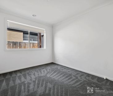 Stylish & Spacious Family Home in Weir Views - Photo 5