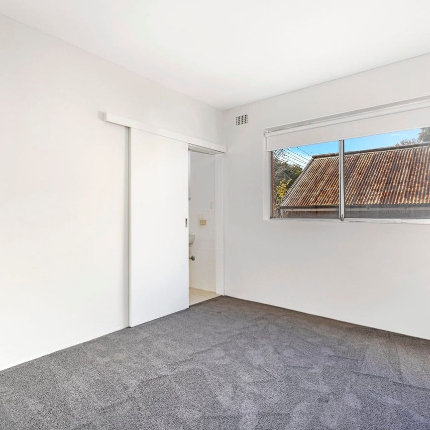 Conveniently located one-bedroom apartment - Photo 1