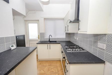 2 bedroom flat to rent - Photo 5
