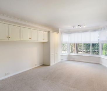 Ember Lane, Esher, KT10 - Photo 1