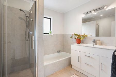 SECLUDED & SUNNY FAMILY HOME - Photo 4