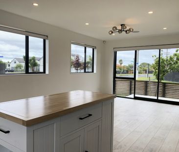 Unit 1, 103 Flanshaw Road, Te Atatu South, Auckland - Photo 6