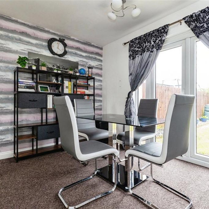 3 bedroom semi-detached house to rent - Photo 1