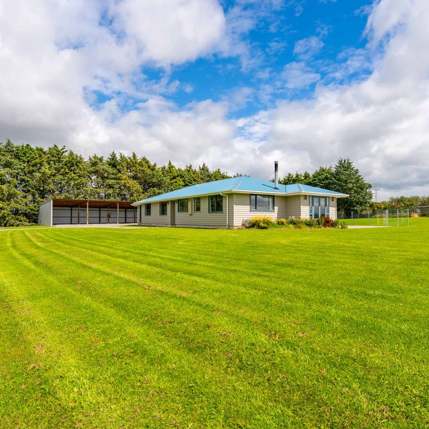 Beautiful Family Home - Photo 1