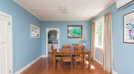 Spacious 4-bedroom home in Khandallah - Photo 3