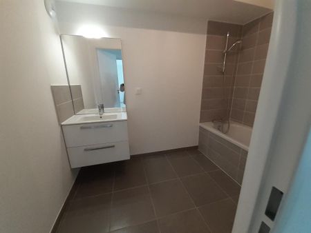 Location Appartement 3 pièces 64m² ST VINCENT DE TYROSSE 40230 - Photo 2
