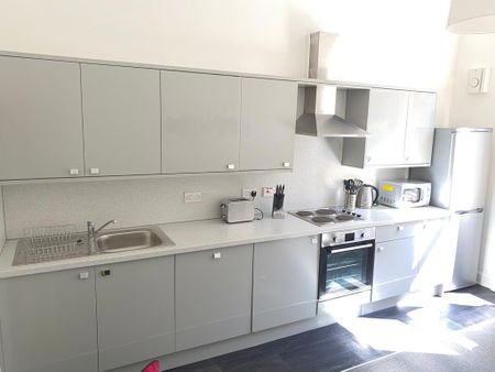 3 bedroom apartment to rent - Photo 2