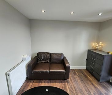 Room in a Shared House, Dawlish Drive, IG3 - Photo 1