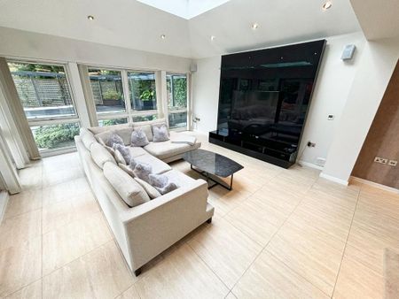 5 bedroom detached house to rent - Photo 2