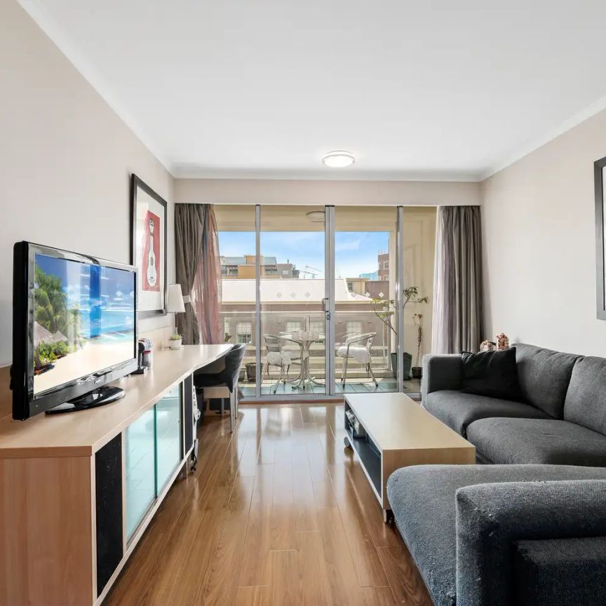 “Partially furnished two bedroom in One Darling Harbour” - Photo 1