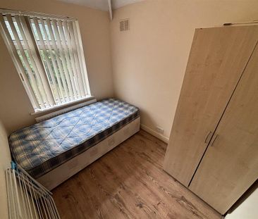 3 bedroom private hall to rent - Photo 5