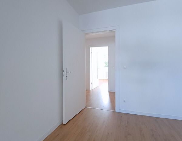 Sonnige 2 Zimmer-Wohnung mit Terrasse! - Photo 1