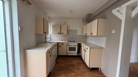 3 bedroom House To Let Total Size: 657 SQ FT - Photo 3
