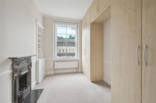 3 bedroom flat in South Kensington - Photo 1