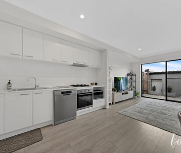 Modern 2-Bedroom Townhouse with Garage & Study - Photo 3