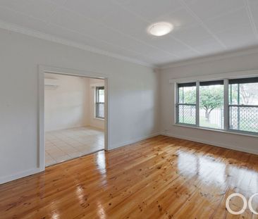 Open the door to a beautifully four-bedroom family home - Photo 2