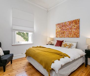 Commanding & Elegant return verandah Villa - Photo 6