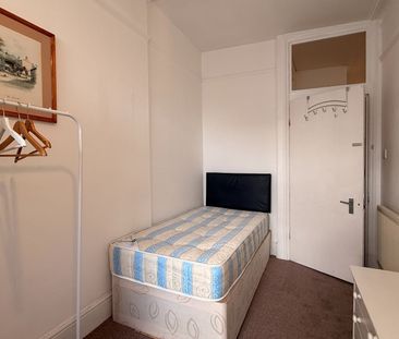 Room in a Shared Flat, Cromwell Road, SW7 - Photo 3