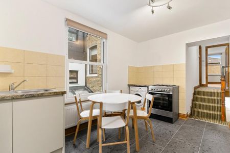 1 bedroom flat to rent - Photo 2